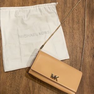 Michael Kors Clutch w/ chainlink strap